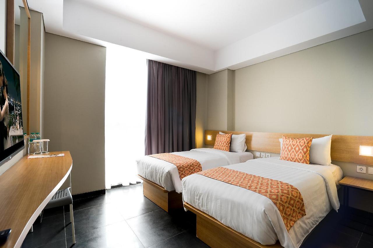 Maple Hotel Grogol Jakarta Exterior foto