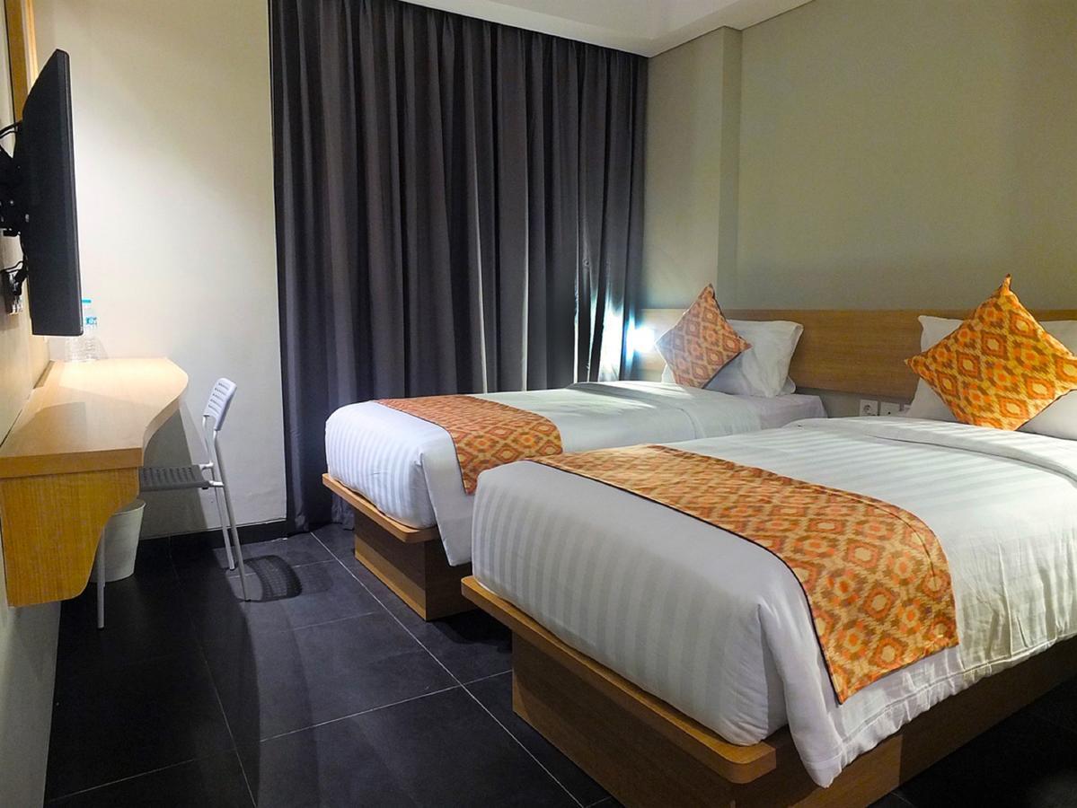 Maple Hotel Grogol Jakarta Exterior foto