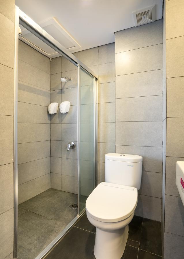 Maple Hotel Grogol Jakarta Exterior foto