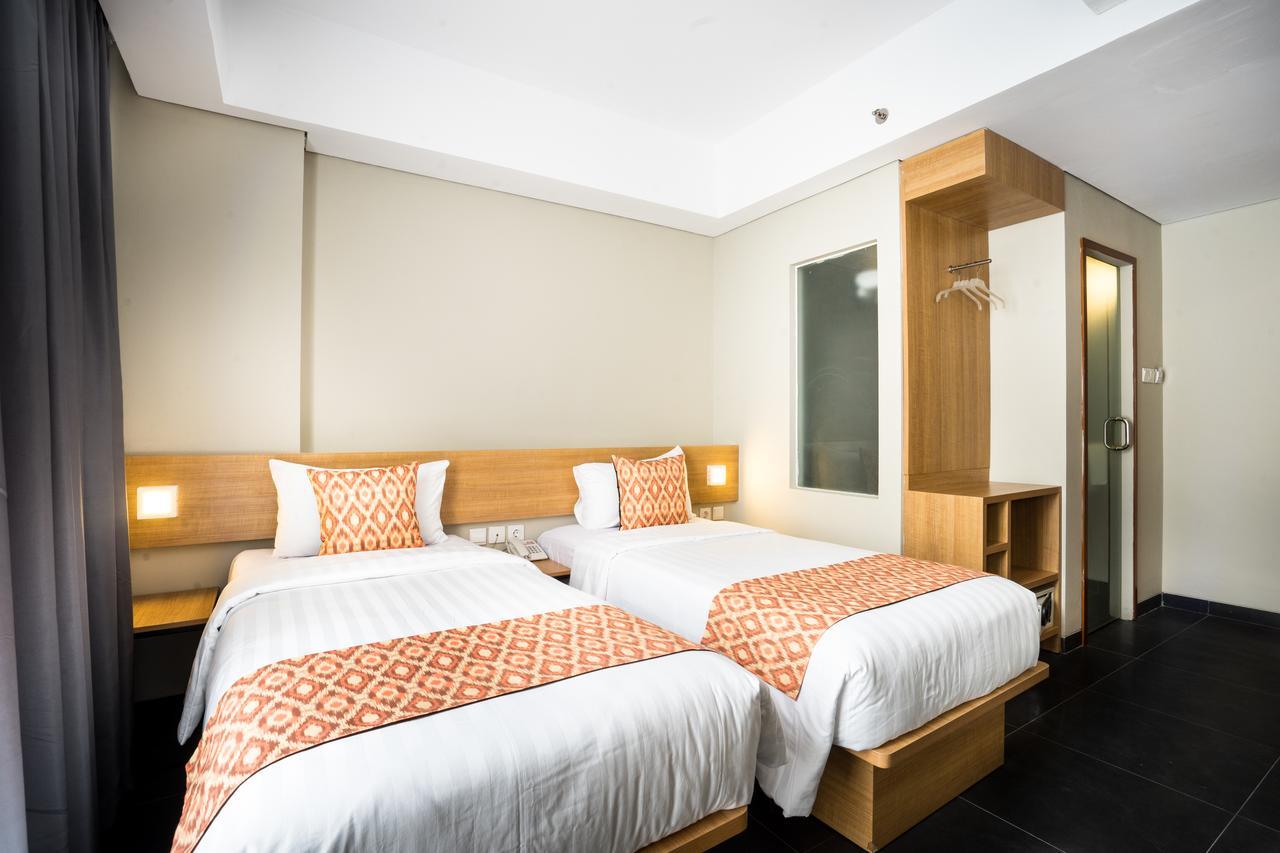 Maple Hotel Grogol Jakarta Exterior foto