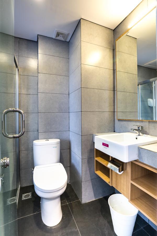 Maple Hotel Grogol Jakarta Exterior foto
