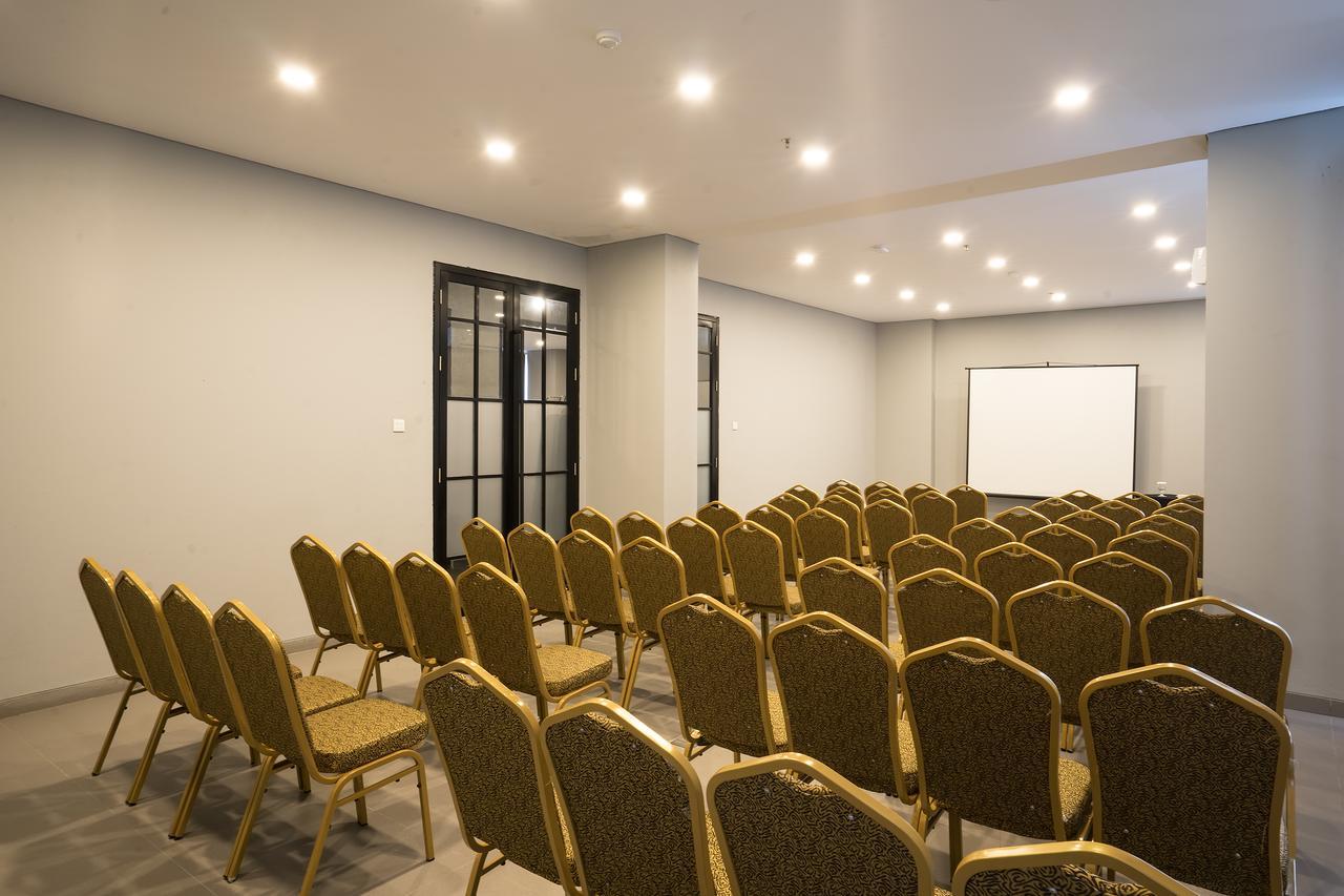 Maple Hotel Grogol Jakarta Exterior foto